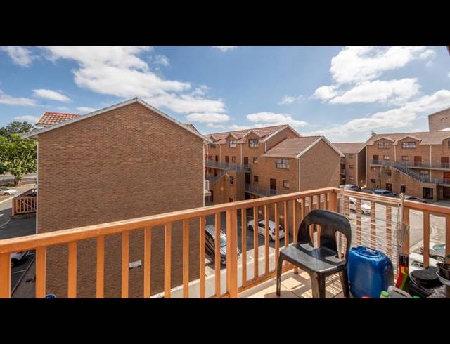2 BEDROOM APARTMENT FOR SALE IN BRACKENFELL CENTRAL
